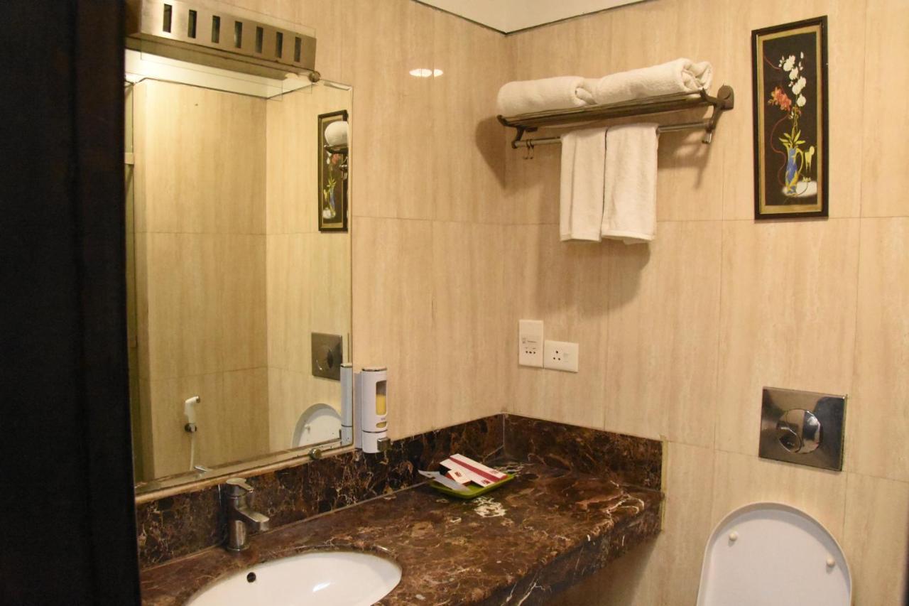 Clarks Inn Kaushambi Ghaziabad Exterior photo